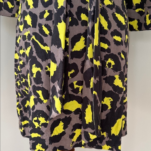 DVF Diane Von Furstenberg JEANNE Silk Jersey Wrap Dress Snow Leopard Grey Size 4 - Picture 10 of 13